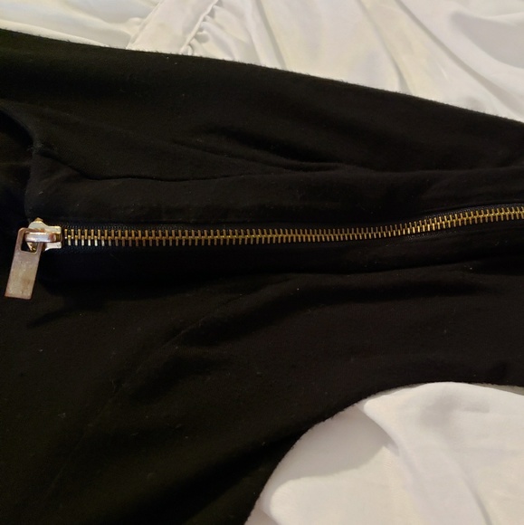 Black Top with Zipper Shoulders - Picture 3 of 4